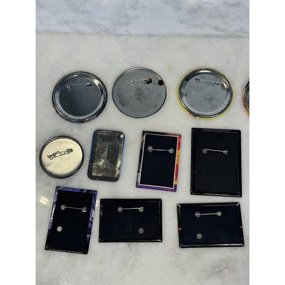 LOT OF 18 VINTAGE WALMART ADVERTISING PINS MOVIES - Picture 15 of 16